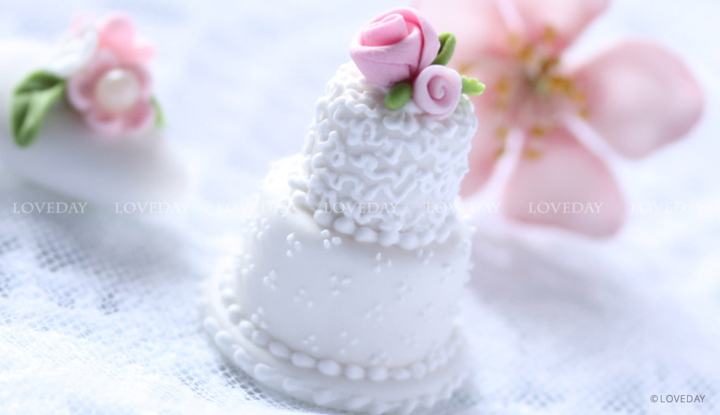 mini wedding cakes con rose by Loveday